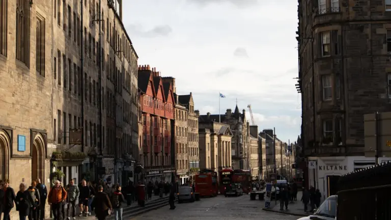 Edinburgh Book Festival 2026: Plan Tickets, Travel and a Full Day