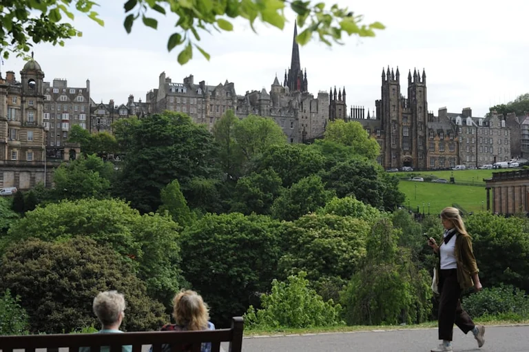 Edinburgh Fringe 15–16 August: a calm first-visit family plan