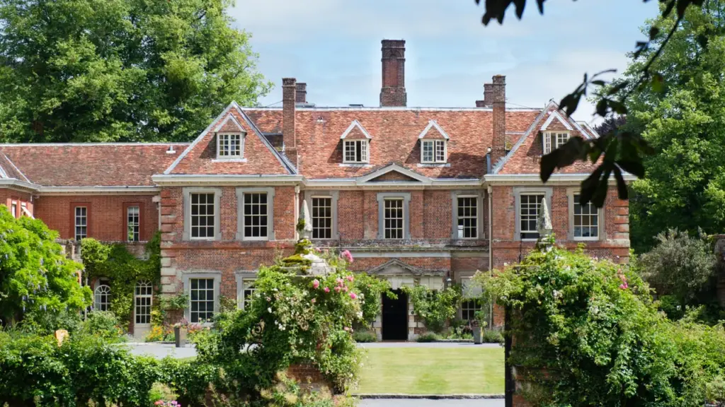 Hampshire Minimoons: 4 Romantic Escapes to Compare