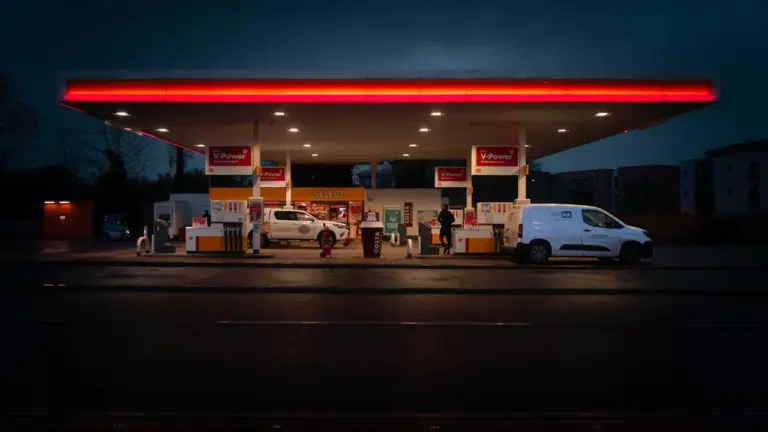 UK bank holiday fuel maths: 5p gap saves £2.50