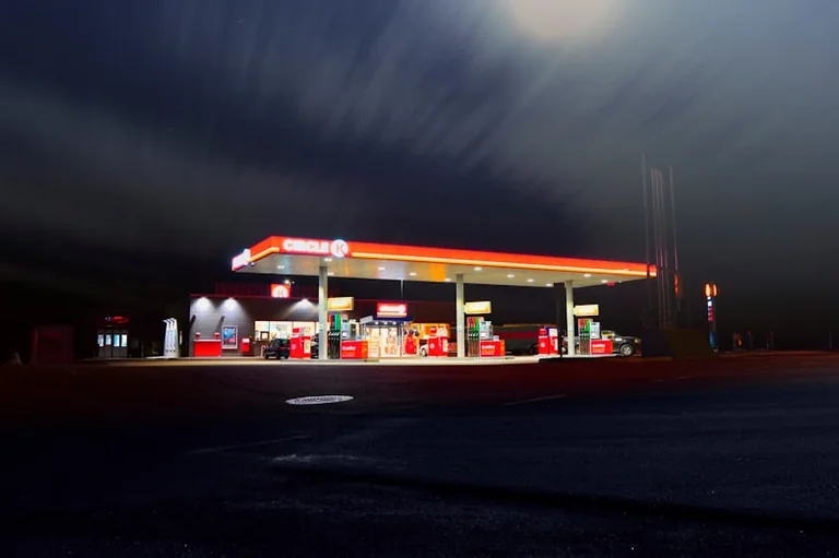 UK bank holiday fuel maths: 5p gap saves £2.50