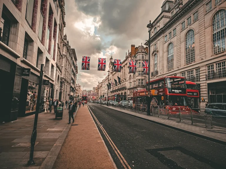 UK Freelancers and Landlords: MTD Duties Over £50,000