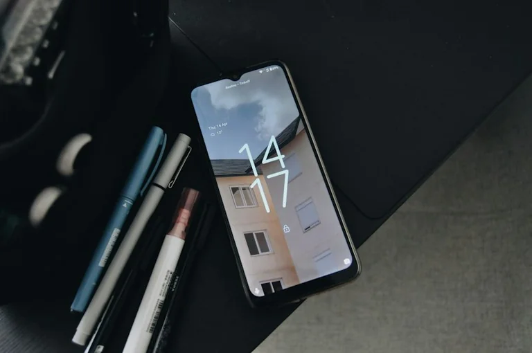A 7-Day Reset to Make Your Phone Less Distracting