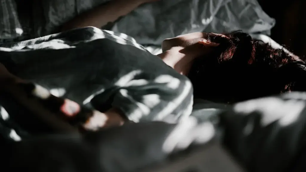 Dreams About Falling: Meaning, Sleep Sensations and Hypnic Jerks