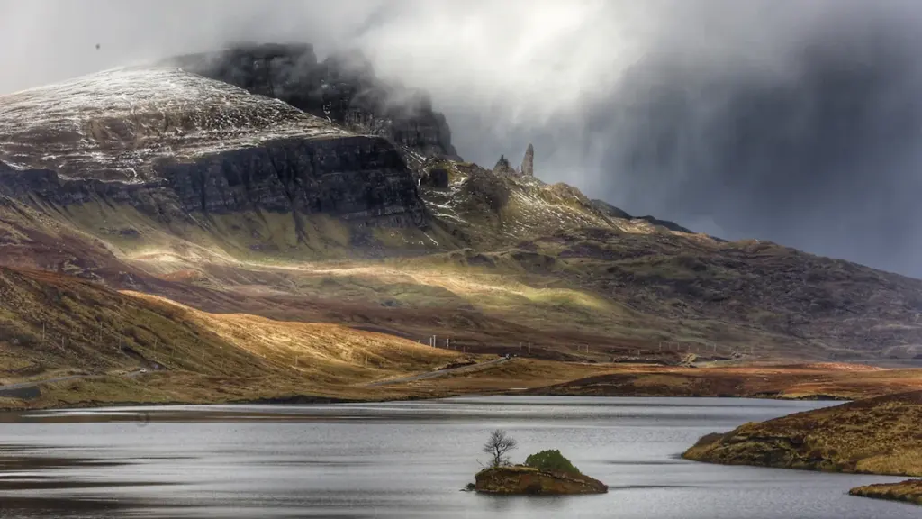 UK Weather: Warm South and Incoming Rain for Scotland on Tuesday