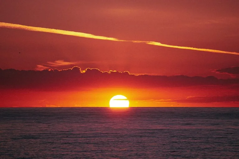 Why UK Day and Night Are Not Exactly Equal at the Equinox