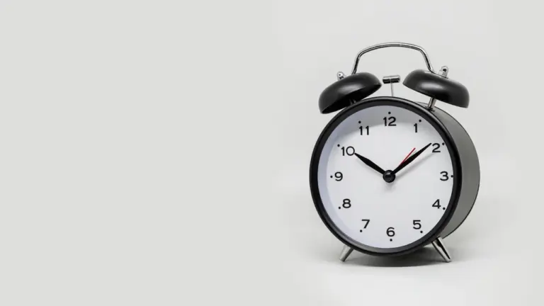 Dreams About Being Late: Stress, Sleep and Time Pressure