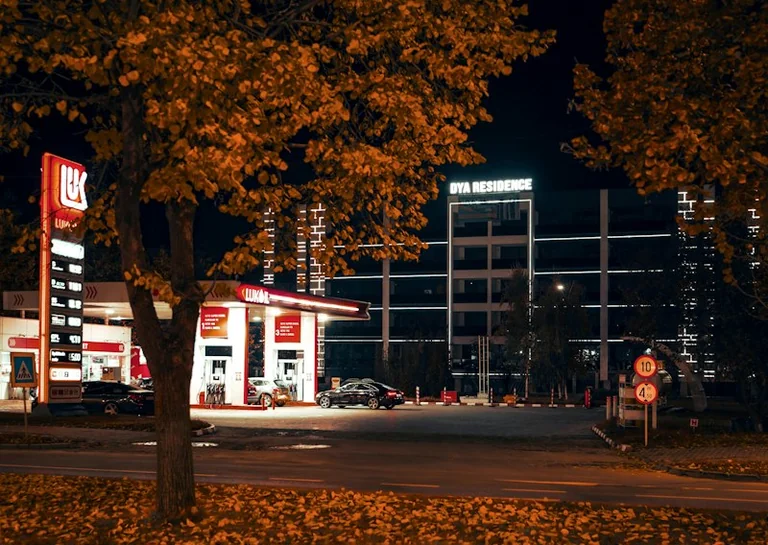 How to Compare Fuel Costs Before an Autumn Drive