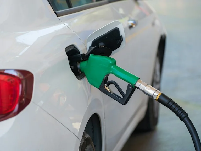 How to Compare Petrol and Diesel Prices Before a UK Journey