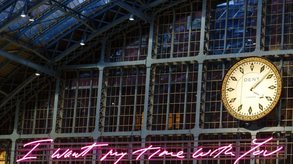 UK clocks go back on 25 October 2026: check Sunday travel times