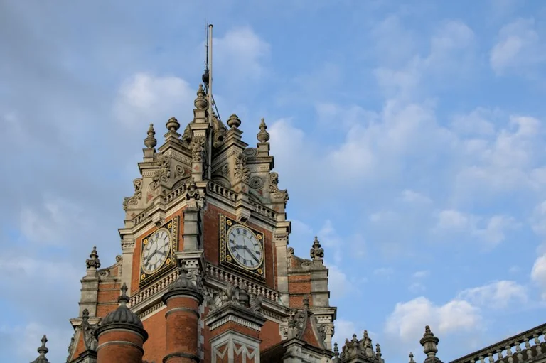 UK clocks go back on 25 October 2026: check Sunday travel times