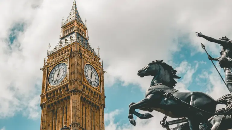 UK Clocks Go Back on 25 October 2026