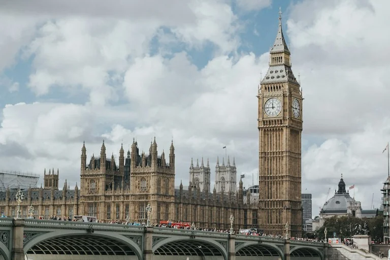UK Clocks Go Back on 25 October 2026