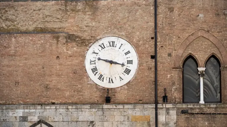UK Clocks Went Back: Check Trains, Appointments and Devices