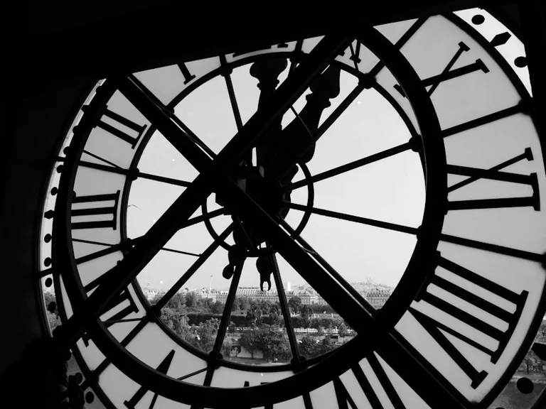 UK Clocks Went Back: Check Trains, Appointments and Devices
